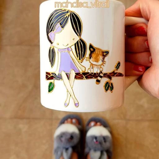 لیوان دخترک و گربه