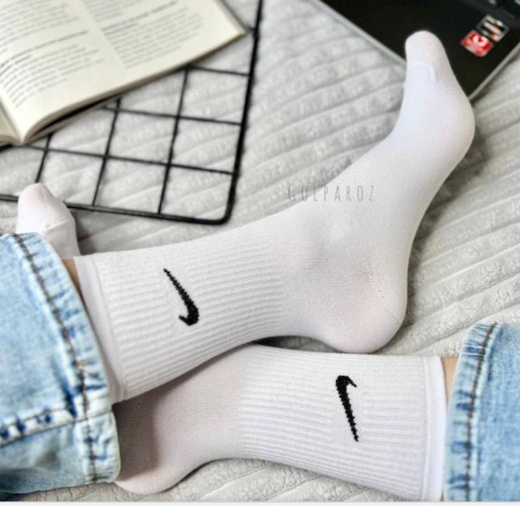 جوراب ساقدار نایک‌سفید