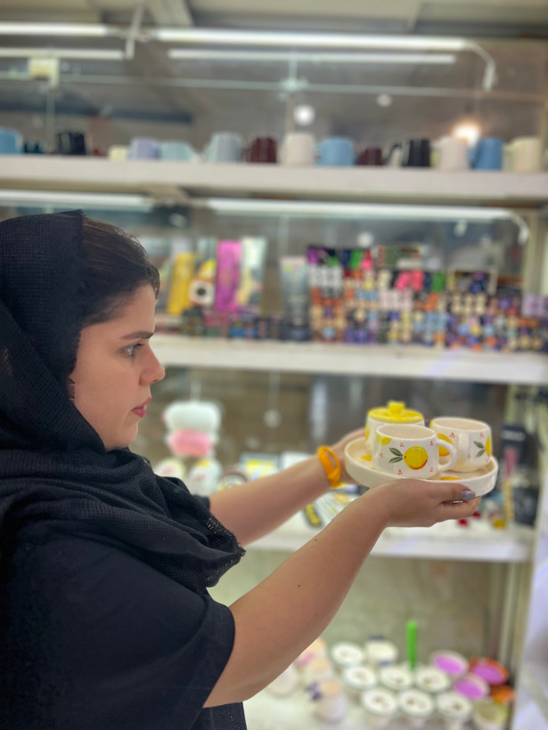 سرویس صبحانه خوری دو نفره سرامیکی دستساز با طرح بابونه لیمو کدو پاپیون